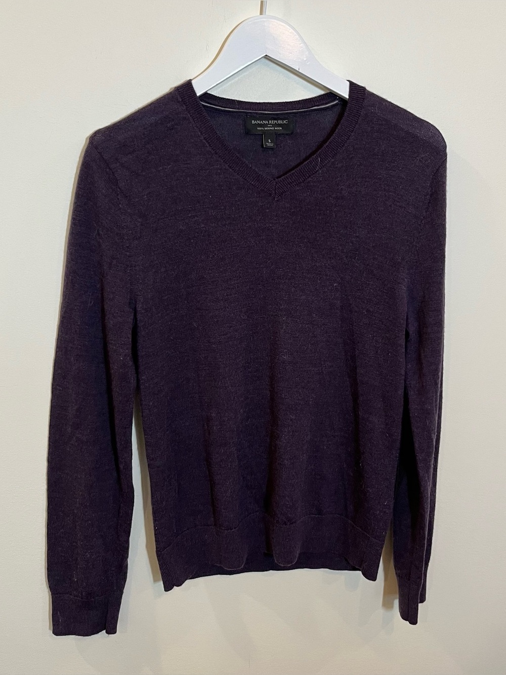 Banana Republic Merino Wool V Neck Knit Pullover Sweater Purple Mens S